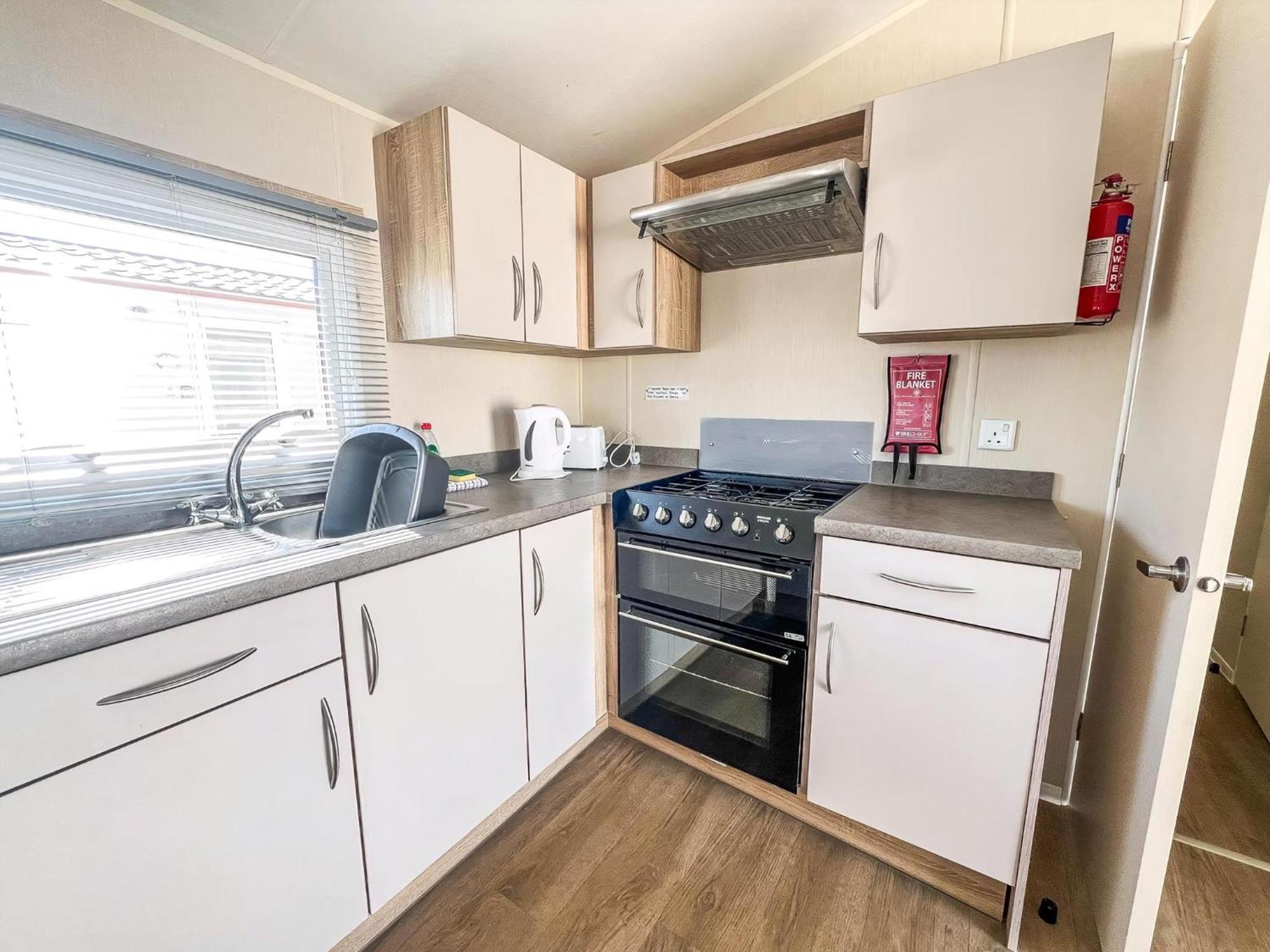 Great Caravan For Hire By The Beach In Norfolk, By Hunstanton Beach Ref 13005L Bagian luar foto